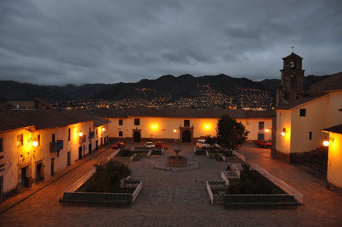 Lascar_Plaza_San_Blas_at_dawn_(Cuzco)_(4577529043)
